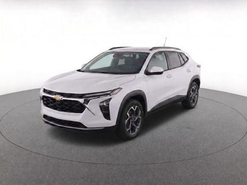 Summit White 2025 Chevrolet Trax LT