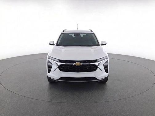 Summit White 2025 Chevrolet Trax LT
