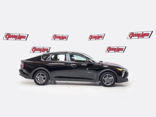 Aurora Black Pearl 2025 Kia K4