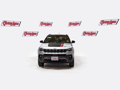 Silver Zynith 2025 Jeep Compass Trailhawk