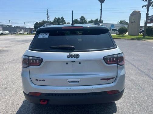 Silver Zynith 2025 Jeep Compass Trailhawk