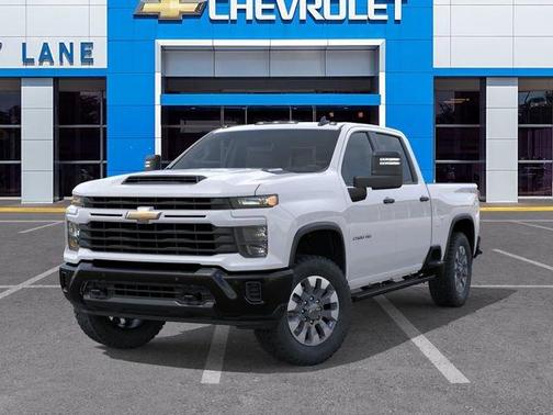Summit White 2026 Chevrolet Silverado 2500 Custom