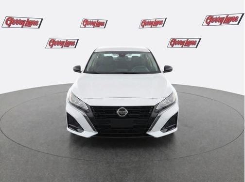 Glacier White 2025 Nissan Altima SV