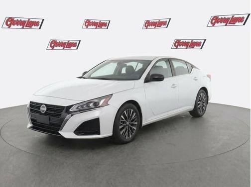 Glacier White 2025 Nissan Altima SV