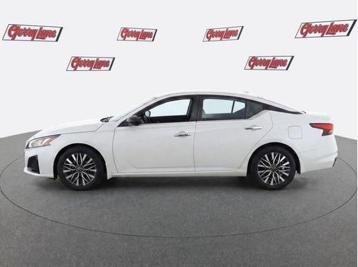 Glacier White 2025 Nissan Altima SV