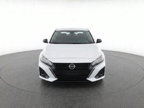 Glacier White 2025 Nissan Altima SV