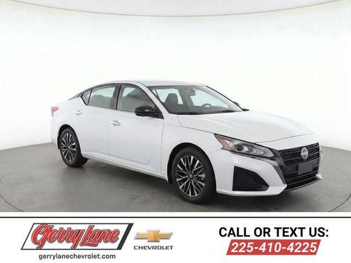 Glacier White 2025 Nissan Altima SV
