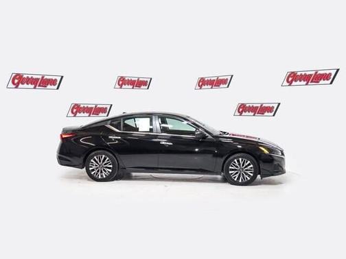 Super Black 2025 Nissan Altima SV