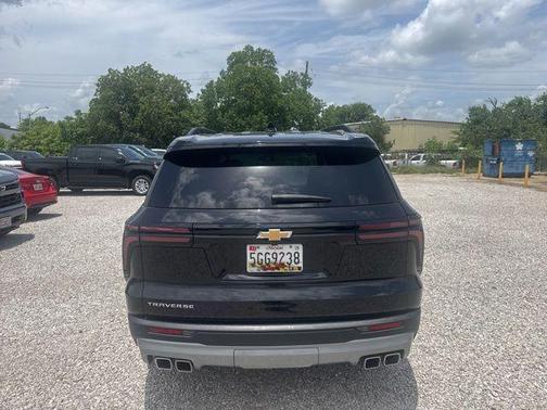Mosaic Black 2025 Chevrolet Traverse LT