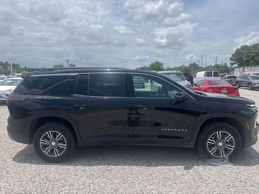 Mosaic Black 2025 Chevrolet Traverse LT