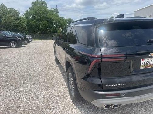 Mosaic Black 2025 Chevrolet Traverse LT