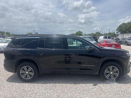 Mosaic Black 2025 Chevrolet Traverse LT