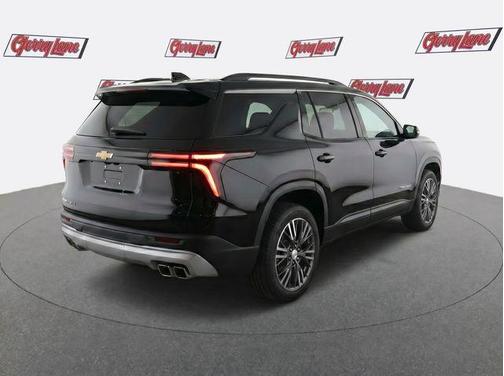 Mosaic Black Metallic 2025 Chevrolet Traverse LT