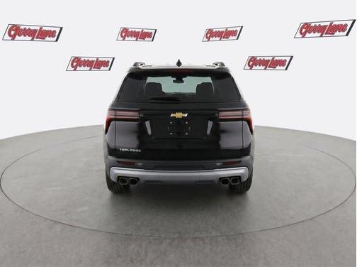 Mosaic Black Metallic 2025 Chevrolet Traverse LT