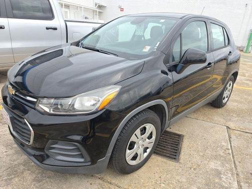 Mosaic Black Metallic 2017 Chevrolet Trax LS