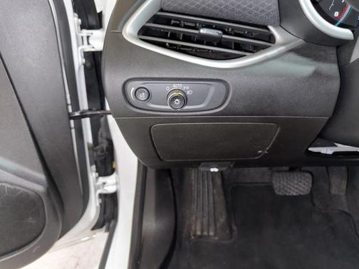 Summit White 2024 Chevrolet Malibu LT