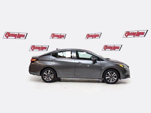 Gun Metallic 2025 Nissan Versa 1.6 SV