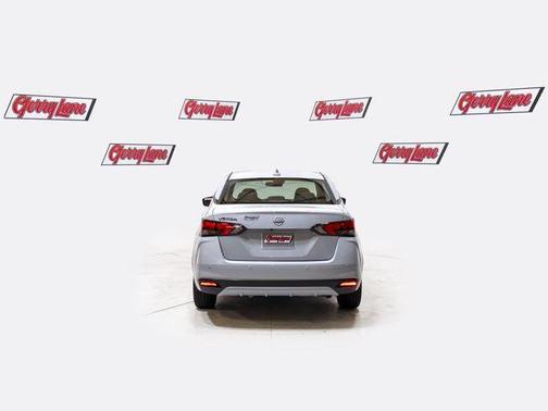 Gray Sky Pearl 2025 Nissan Versa 1.6 SV