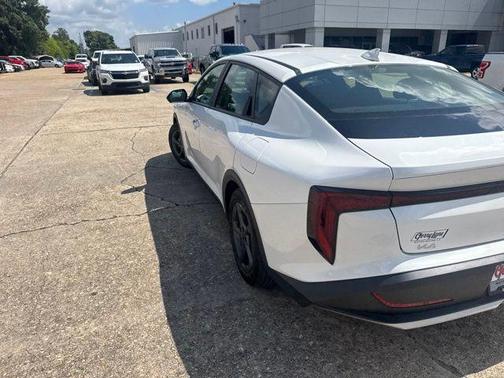 Snow White Pearl 2025 Kia K4