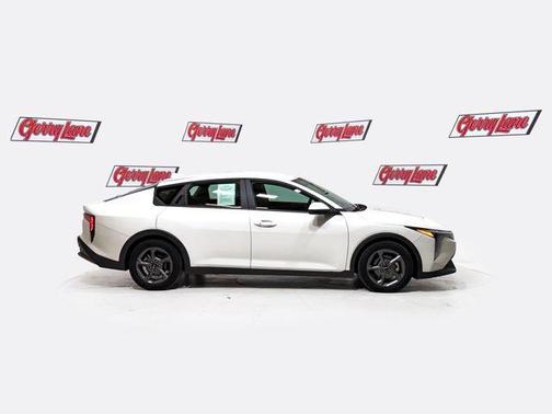 Snow White Pearl 2025 Kia K4