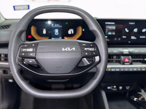 Snow White Pearl 2025 Kia K4