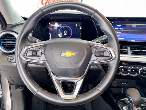 Sterling Gray Metallic 2025 Chevrolet Trax LT