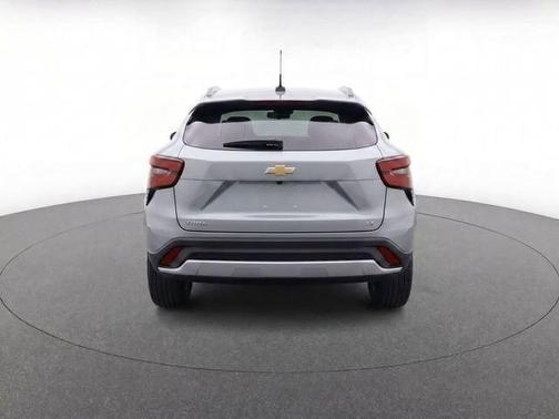 Sterling Gray Metallic 2025 Chevrolet Trax LT
