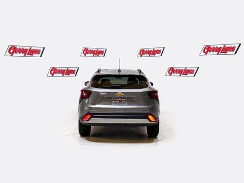 Sterling Gray Metallic 2025 Chevrolet Trax LT