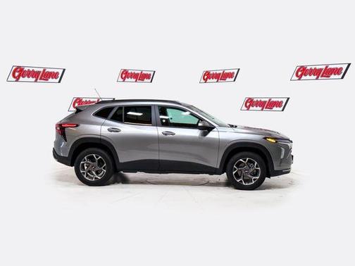 Sterling Gray Metallic 2025 Chevrolet Trax LT