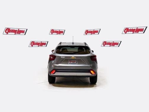Sterling Gray Metallic 2025 Chevrolet Trax LT