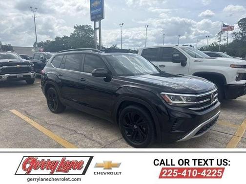 Deep Black Pearl Effect 2022 Volkswagen Atlas 3.6L SE w/Technology