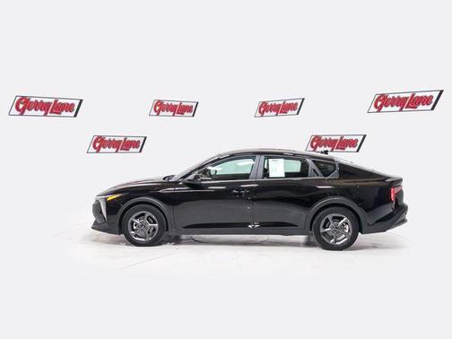 Aurora Black Pearl 2025 Kia K4