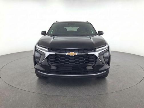 Mosaic Black 2025 Chevrolet Trax LT