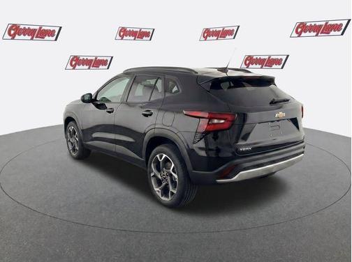 Mosaic Black Metallic 2025 Chevrolet Trax LT