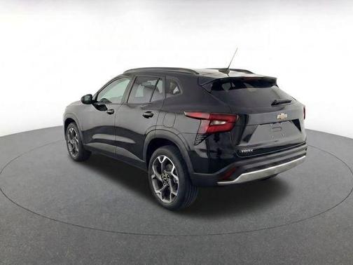 Mosaic Black 2025 Chevrolet Trax LT