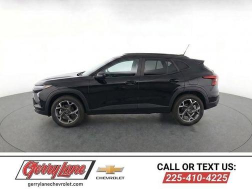 Mosaic Black 2025 Chevrolet Trax LT