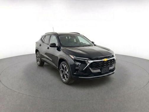 Mosaic Black 2025 Chevrolet Trax LT