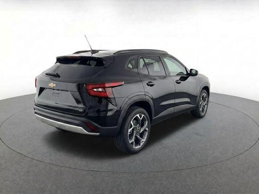 Mosaic Black 2025 Chevrolet Trax LT