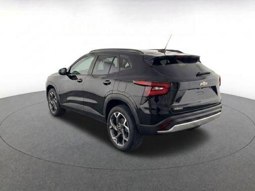 Mosaic Black 2025 Chevrolet Trax LT