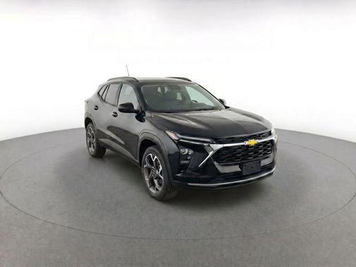 Mosaic Black 2025 Chevrolet Trax LT