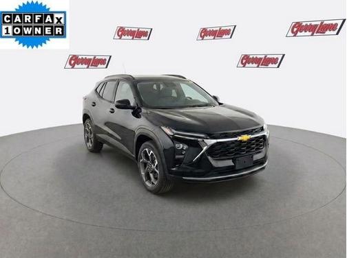 Mosaic Black Metallic 2025 Chevrolet Trax LT