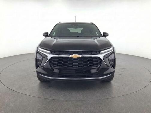 Mosaic Black 2025 Chevrolet Trax LT