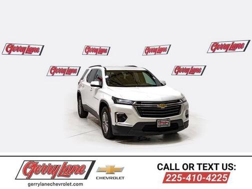 Iridescent Pearl Tricoat 2023 Chevrolet Traverse LT Cloth