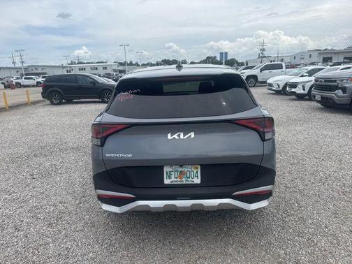 Everlasting Silver 2025 Kia Sportage LX