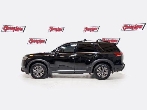 Black 2024 Nissan Pathfinder SV