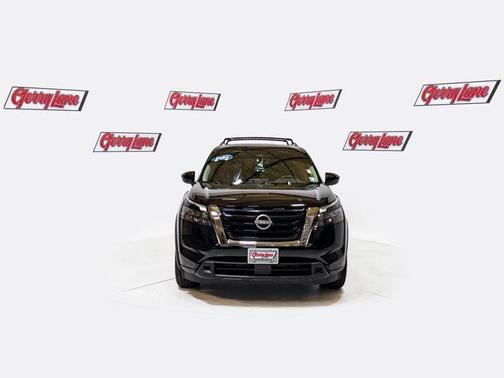 Black 2024 Nissan Pathfinder SV