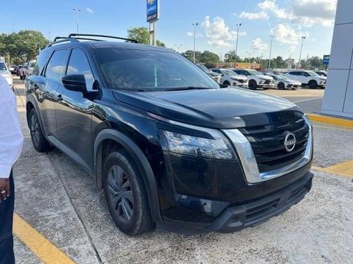 Black 2024 Nissan Pathfinder SV