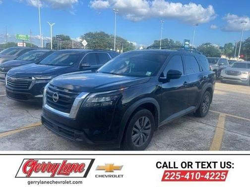 Black 2024 Nissan Pathfinder SV
