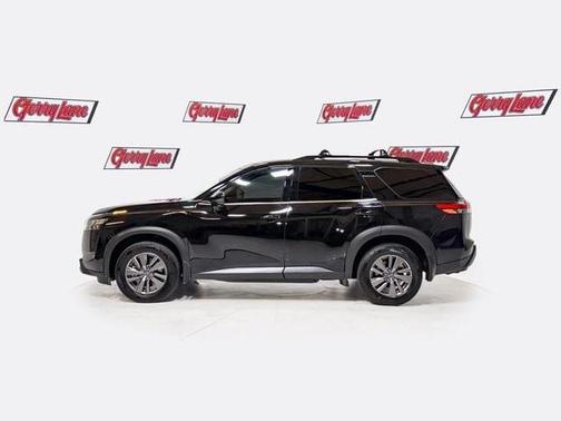 Black 2024 Nissan Pathfinder SV