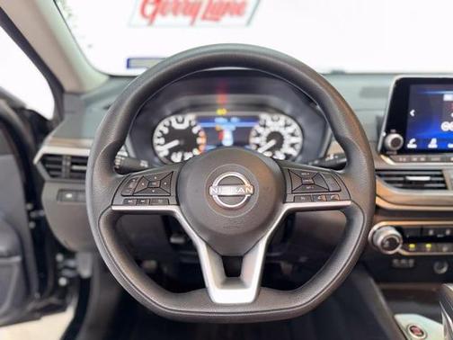 Super Black 2025 Nissan Altima SV